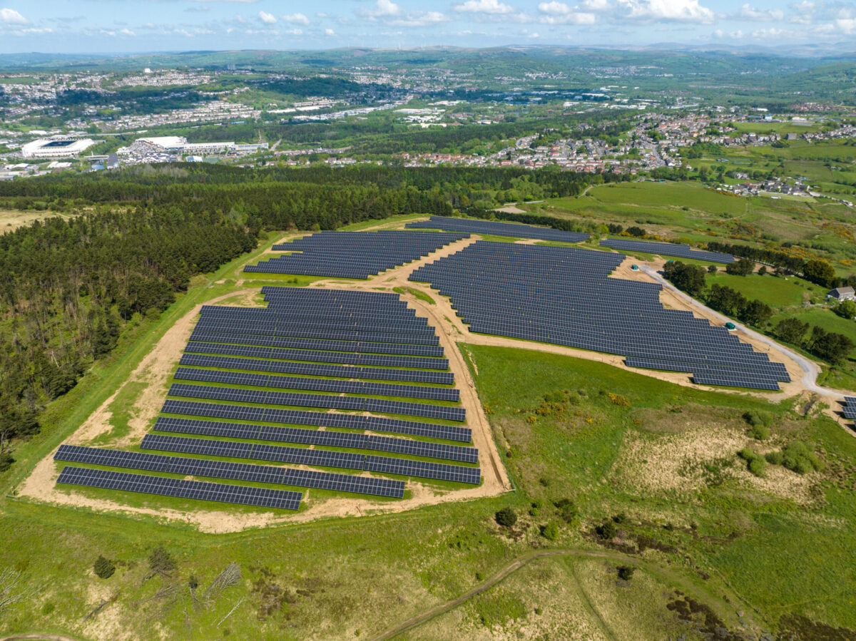 UK solar generation hits record 15 GW as gas falls to historic low